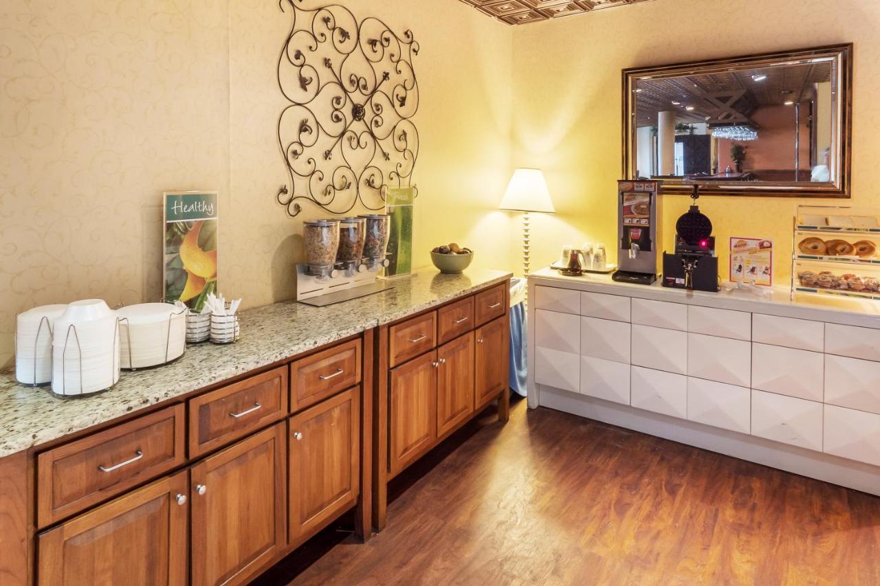 Quality Inn & Suites Conference Center Winter Haven Buitenkant foto